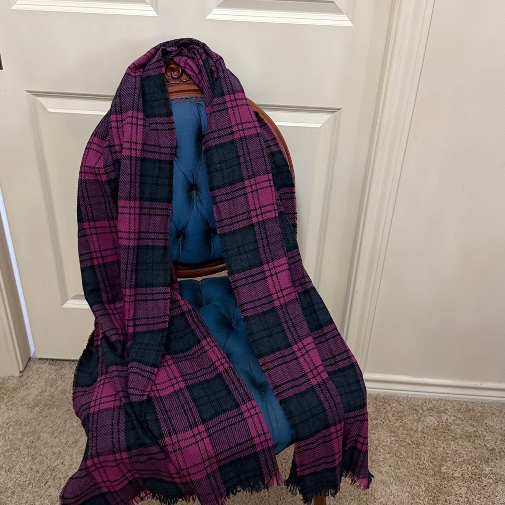 Really Wild london, wool scarf purple, gray, black 28 inches by 84 inches